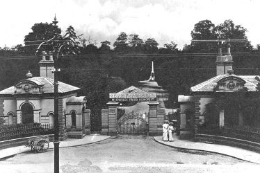 Leamington Spa.  Jephson Gardens, entrance