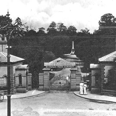 Leamington Spa.  Jephson Gardens, entrance