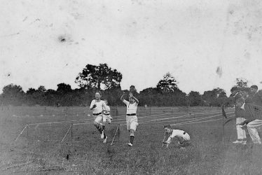 Leamington Spa.  Boys' race