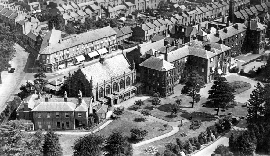 Royal Midland Hospital for incurables viewed from the air, Leamington Spa.  1930s |  IMAGE LOCATION: (Warwickshire County Record Office)