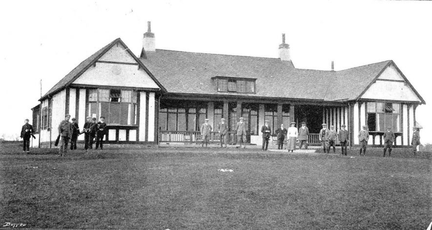 The club house of the Leamington & County Golf Club, Whitnash.  1910s |  IMAGE LOCATION: (Warwickshire Museums. Photographic Collections.)