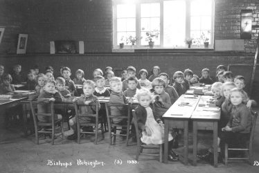 Bishops Itchington.  Infants class schoolchildren