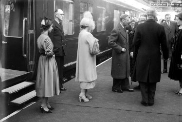 Leamington Spa.  Visit by King George VI and Queen Elizabeth