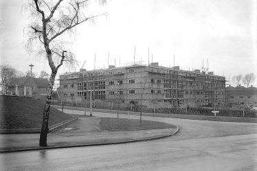 Leamington Spa.  Tachbrook Road, flats under construction