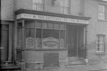 Leamington Spa.  Queen Street, The Cottage Tavern