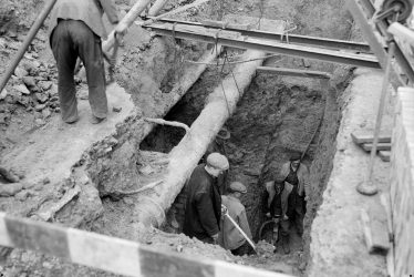 Leamington Spa.  Parade, new sewer being laid