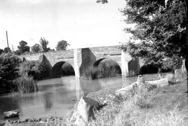 Hunningham.  Bridge over River Leam