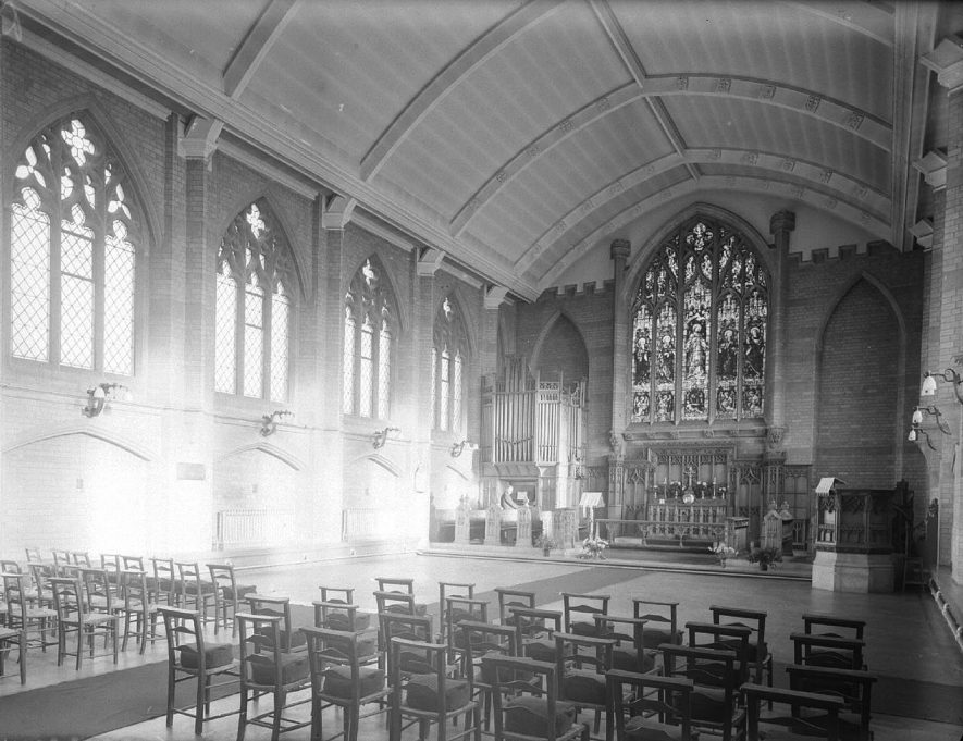 Royal Midland Counties Home chapel interior, Leamington Spa.  1946
November 1946. |  IMAGE LOCATION: (Warwickshire County Record Office)