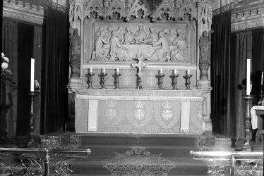 Leamington Spa.  All Saint's Church, altar