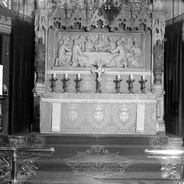 Leamington Spa.  All Saint's Church, altar
