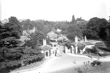 Leamington Spa.  Jephson Gardens, entrance gates