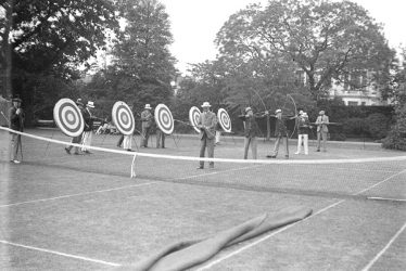 Leamington Spa.  Archery in Jephson Gardens