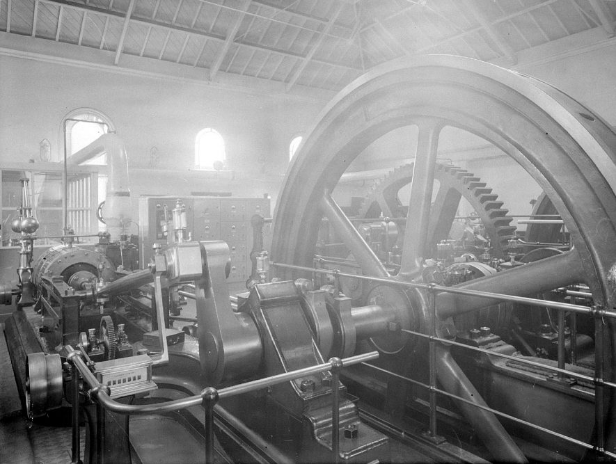Machinery inside the water pumping station, in Campion Terrace.  1957 |  IMAGE LOCATION: (Warwickshire County Record Office)