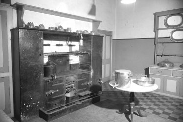 Leamington Spa.  Willes Road, interior of no 46