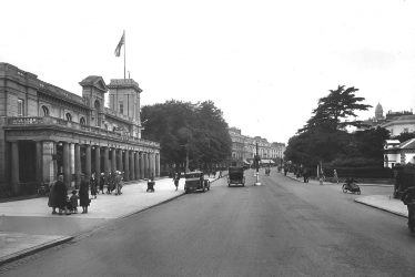 Leamington Spa.  Parade and Pump Rooms