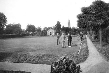 Leamington Spa.  Victoria Park bowling green