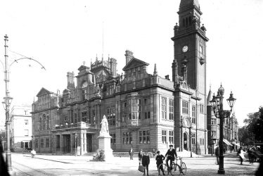 Leamington Spa.  Parade, Town Hall