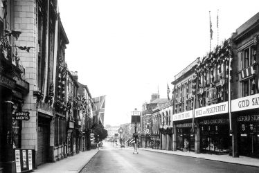 Leamington Spa.  Parade, coronation decoration