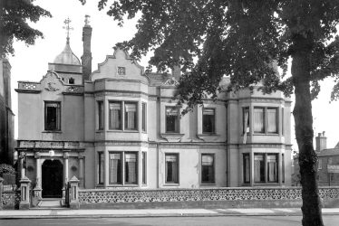 Leamington Spa.  Elmley Lodge Hotel