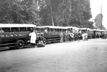 Stratford upon Avon.  Railway Station, motors coaches