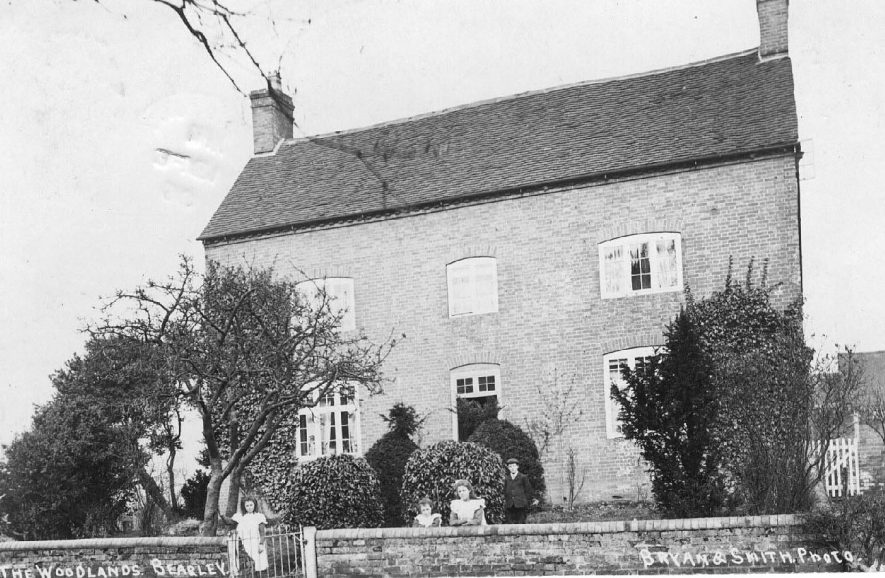 The Woodlands, Bearley, farmhouse with children standing in front.  1900s |  IMAGE LOCATION: (Warwickshire County Record Office)