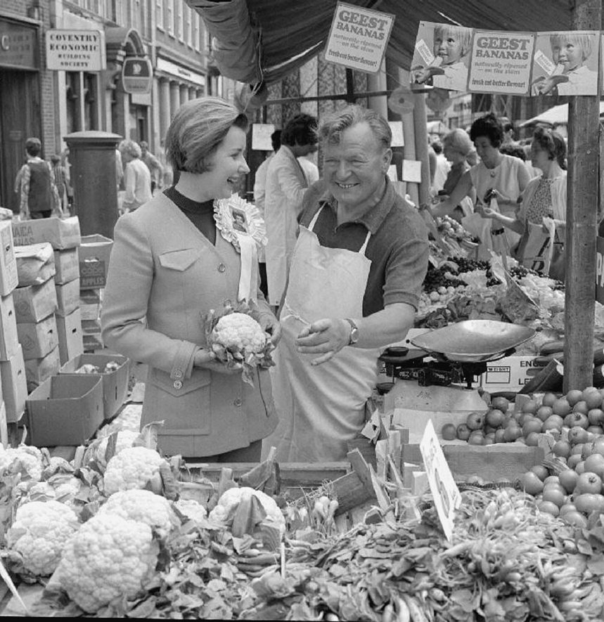 Susan Lewis Smith, conservative candidate, tours Nuneaton market.  1970 |  IMAGE LOCATION: (Warwickshire County Record Office) PEOPLE IN PHOTO: Lewis Smith, Miss Susan, Lewis Smith as a surname