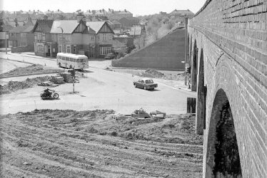 Chilvers Coton. Coton Arches, roundabout construction