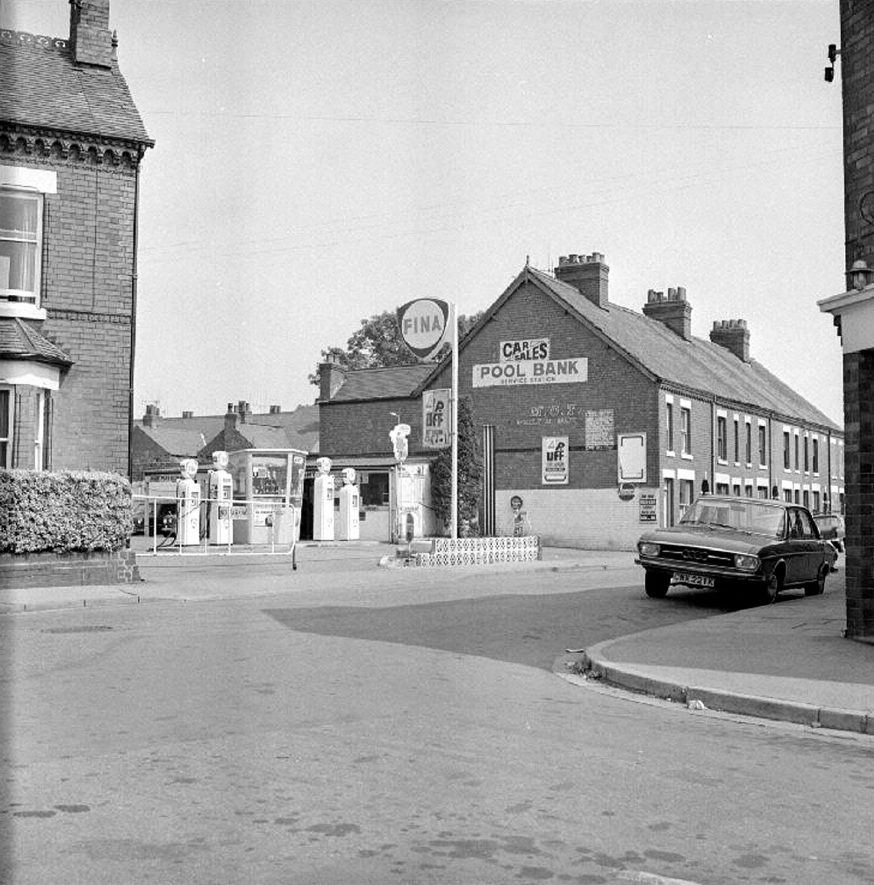 Pool Bank service station in Pool Bank Street, Nuneaton. In the 1930s this was Grimes' garage.  August 15th 1976 |  IMAGE LOCATION: (Warwickshire County Record Office)