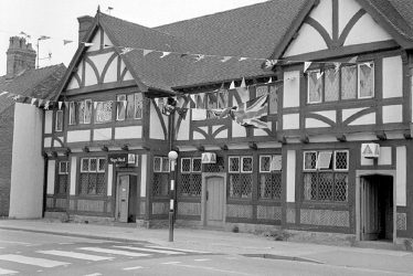 Nuneaton.  Nag's Head decorated for Silver Jubilee