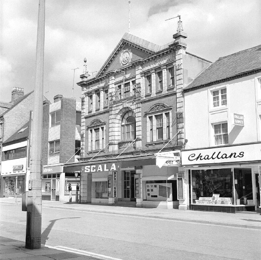 The Scala Cinema the morning after closure,  Abbey Street, Nuneaton.  28 August 1977 |  IMAGE LOCATION: (Warwickshire County Record Office)