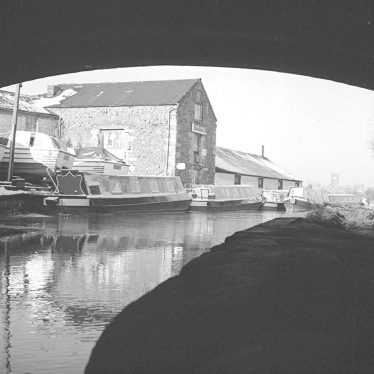 Chilvers Coton.  Coventry Canal near Boot Bridge