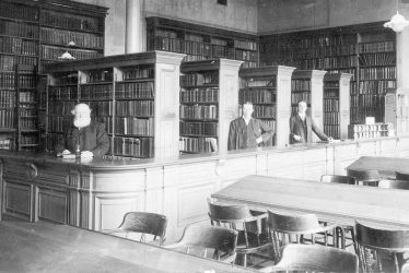Leamington Spa.  Avenue Road Library