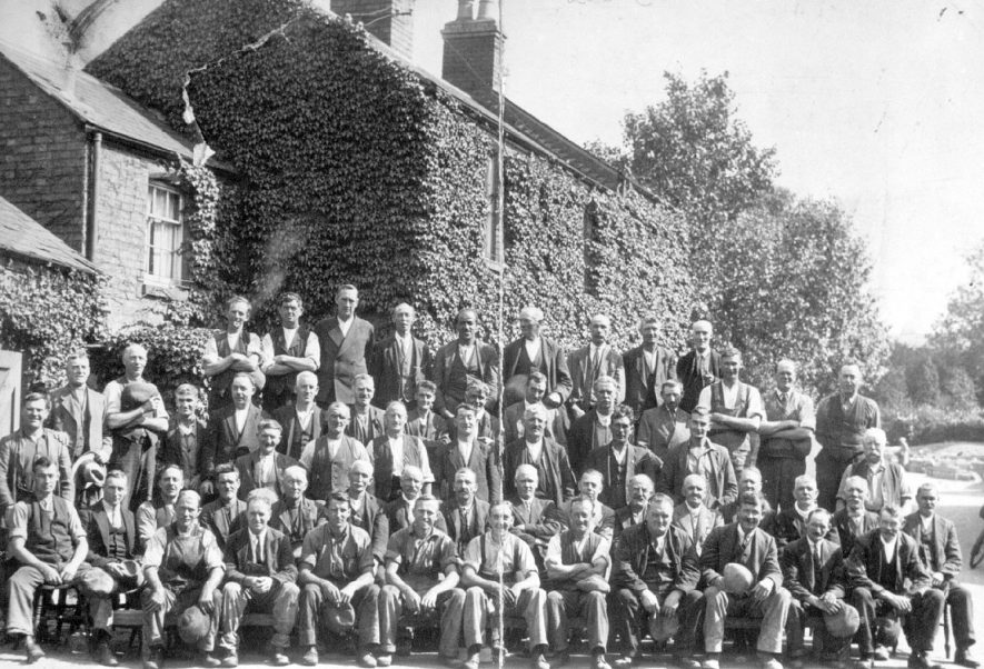 Group of corporation workers, Leamington Spa.  1930s |  IMAGE LOCATION: (Leamington Library)