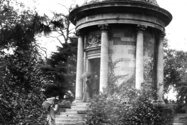 Leamington Spa.  Jephson Gardens, temple