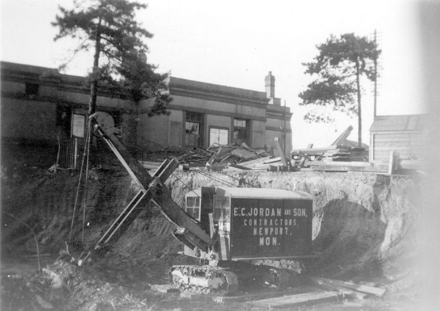 Excavator at work on alterations at Leamington Spa station.  1937 |  IMAGE LOCATION: (Leamington Library)