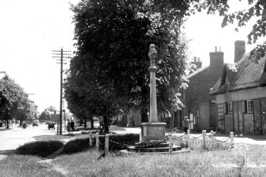 Hillmorton.  War Memorial