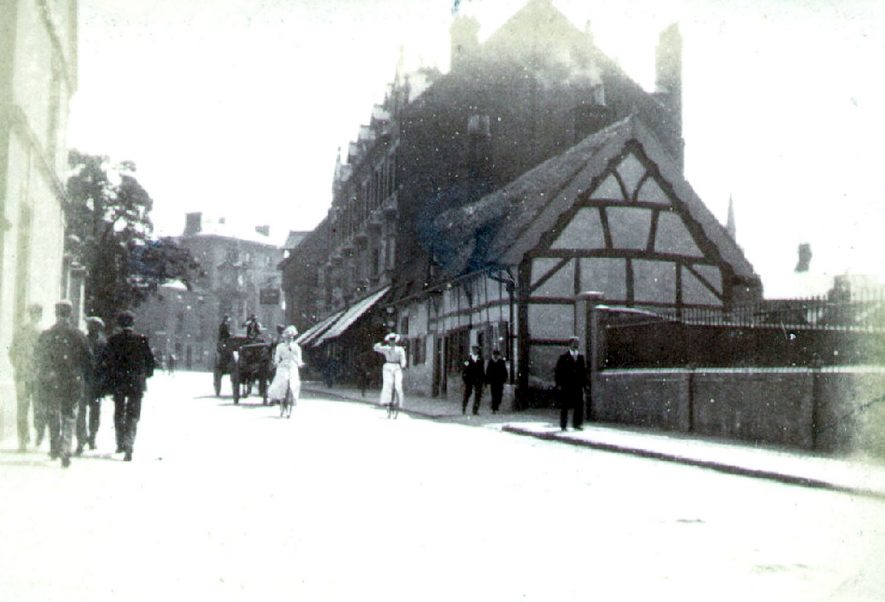 Cottages in North Street, Rugby, looking towards the Market Place.  1900 |  IMAGE LOCATION: (Rugby Library)