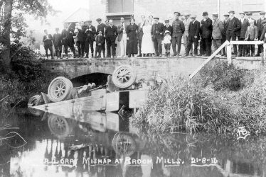 Broom.  Lorry accident at Broom Mills