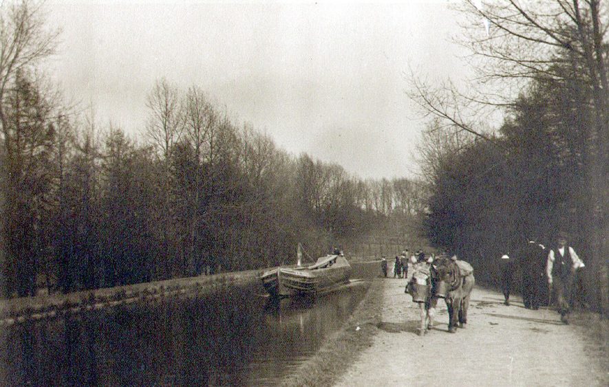 The Oxford Canal near Brownsover showing a canal boat being drawn by two horses.  1920s |  IMAGE LOCATION: (Rugby Library)