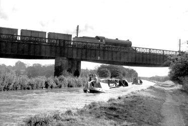 Rugby.  Oxford Canal, Great Central Bridge