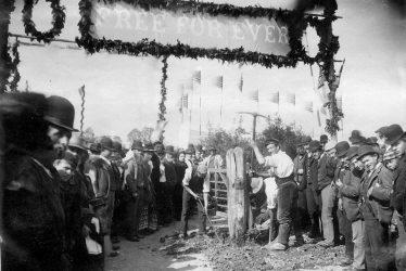 Binton.  Opening the access to the bridge