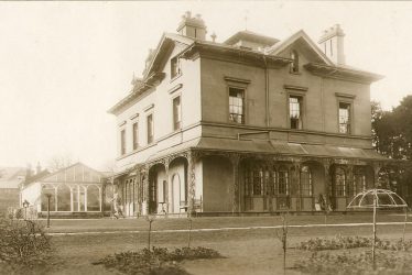Rugby.  Newbold Road, The Lawn