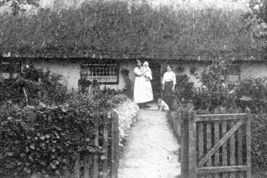 Bishops Tachbrook.  Thatched cottage