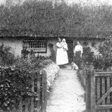 Bishops Tachbrook.  Thatched cottage