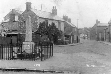 Pailton.  War memorial
