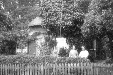 Bishops Tachbrook.  Vicarage Road