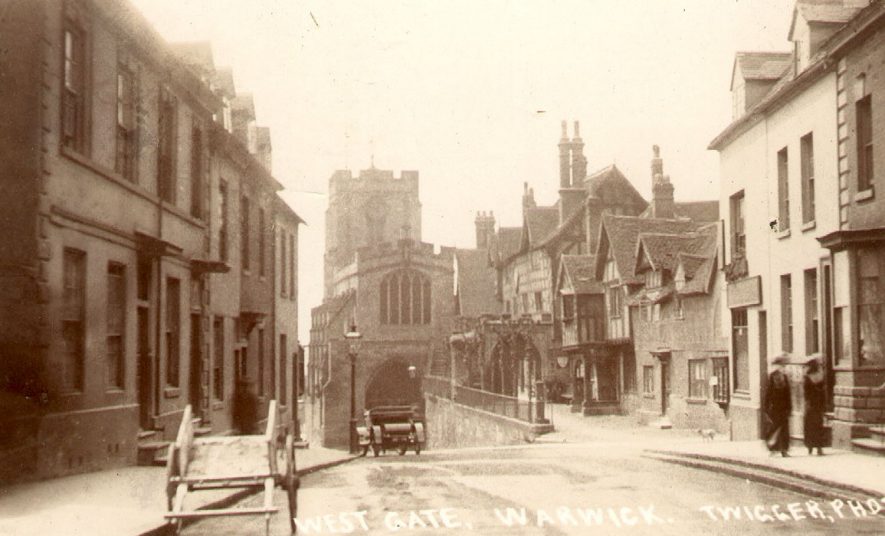 View of the West Gate from High Street.  1910s |  IMAGE LOCATION: (Warwickshire County Record Office)