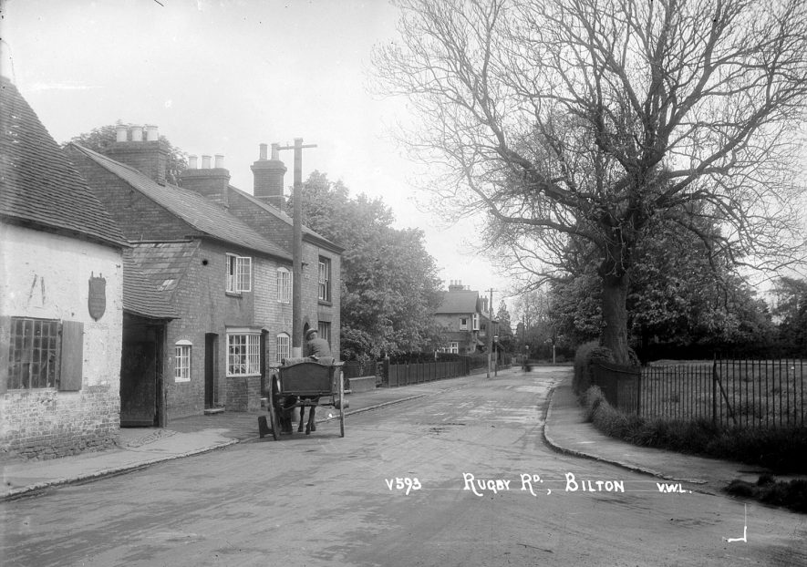 Horse and cart outside cottages in Bilton.  1920s |  IMAGE LOCATION: (Warwickshire County Record Office)