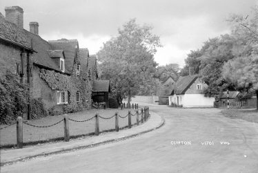 Clifton upon Dunsmore.  Cottages
