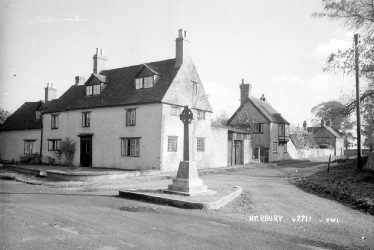 Harbury.  War memorial
